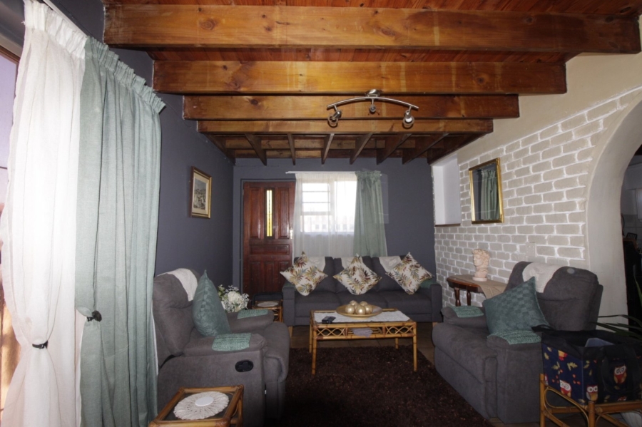 6 Bedroom Property for Sale in Wavecrest Eastern Cape